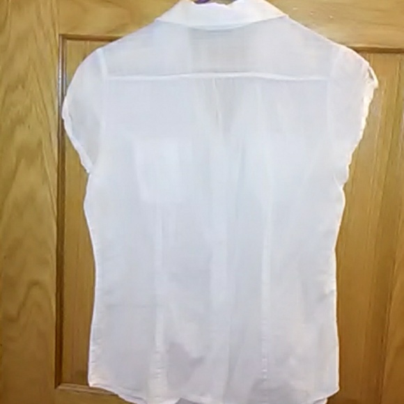 Collard white snap closure blouse - Picture 5 of 6